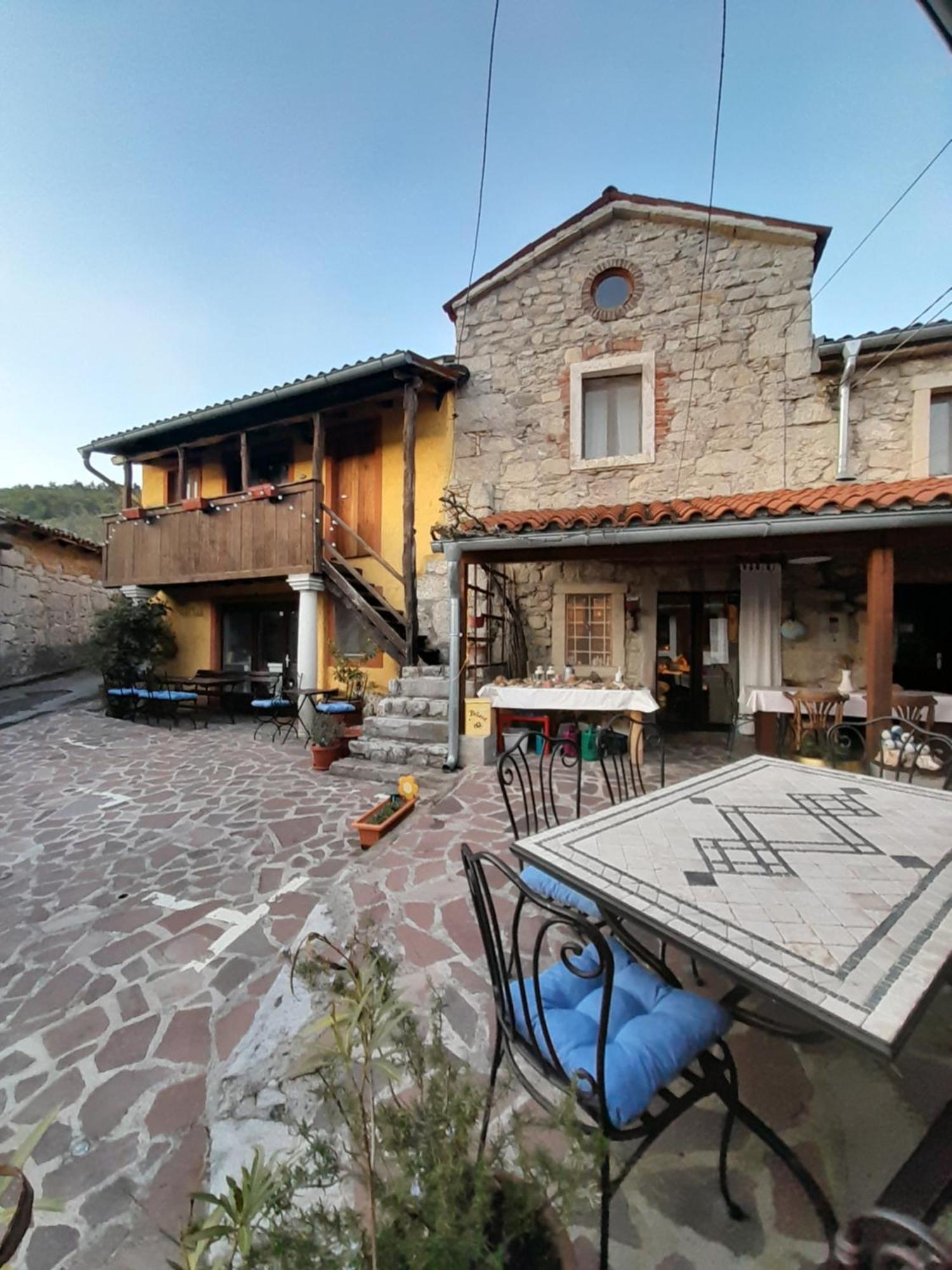 Hostel Xaxid Črni Kal Buitenkant foto