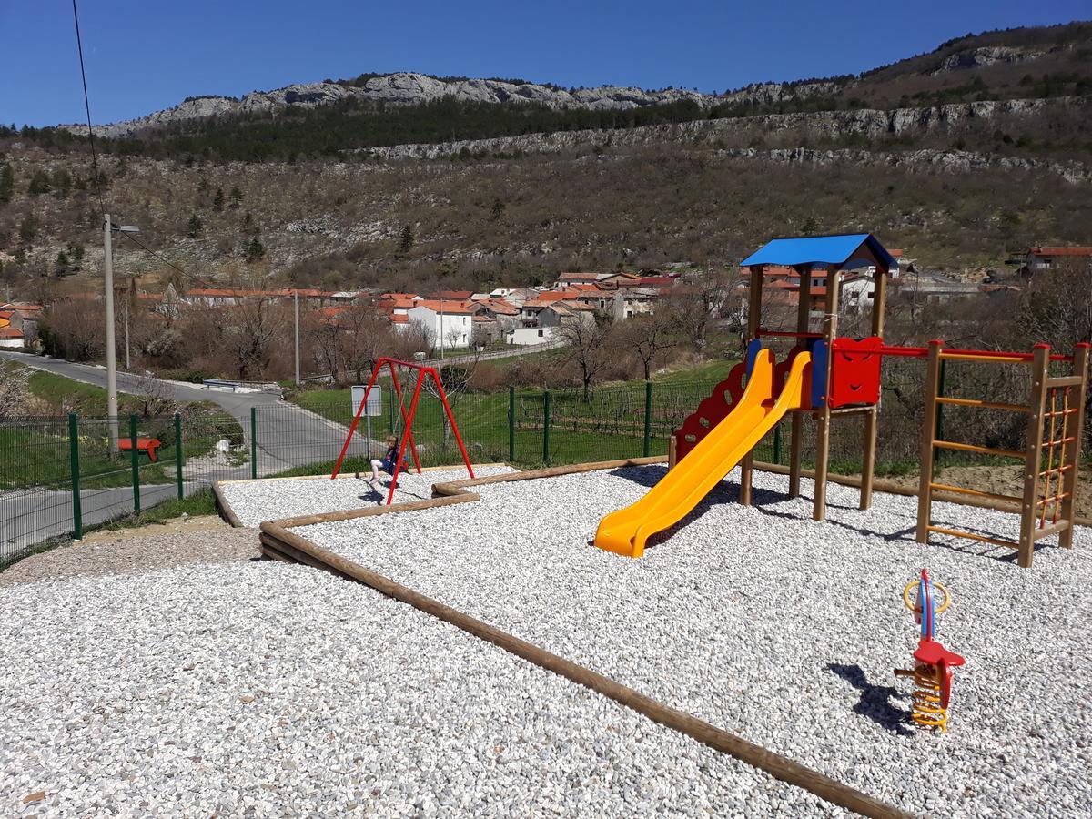 Hostel Xaxid Črni Kal Buitenkant foto