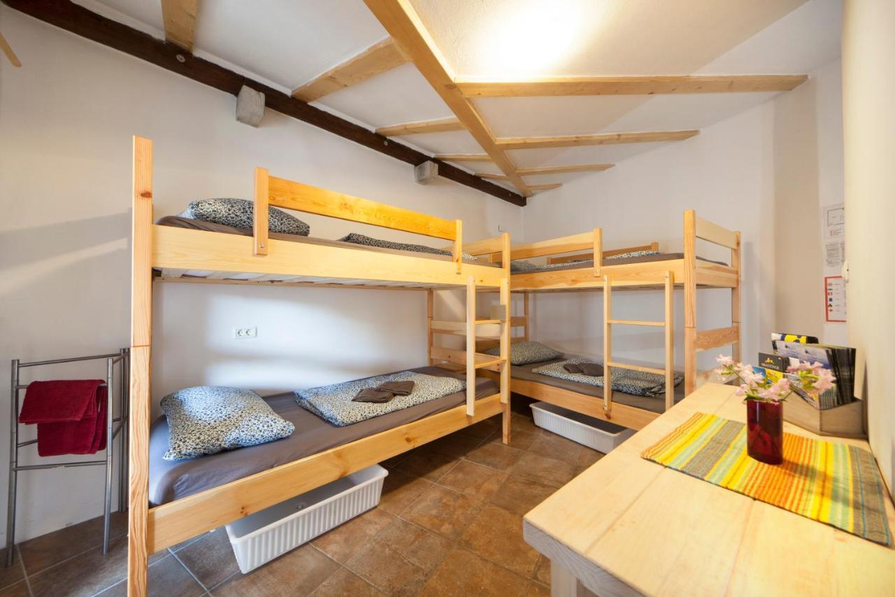 Hostel Xaxid Črni Kal Buitenkant foto