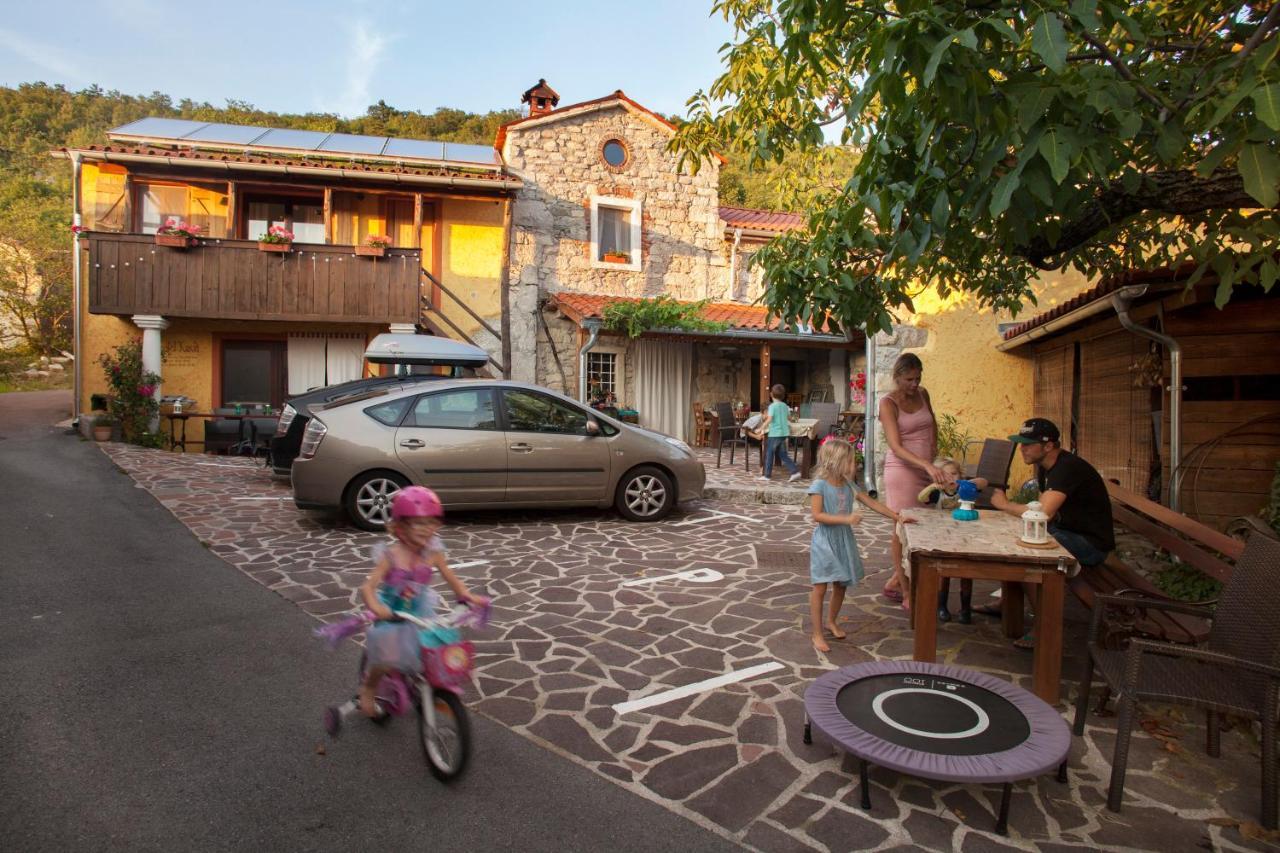 Hostel Xaxid Črni Kal Buitenkant foto