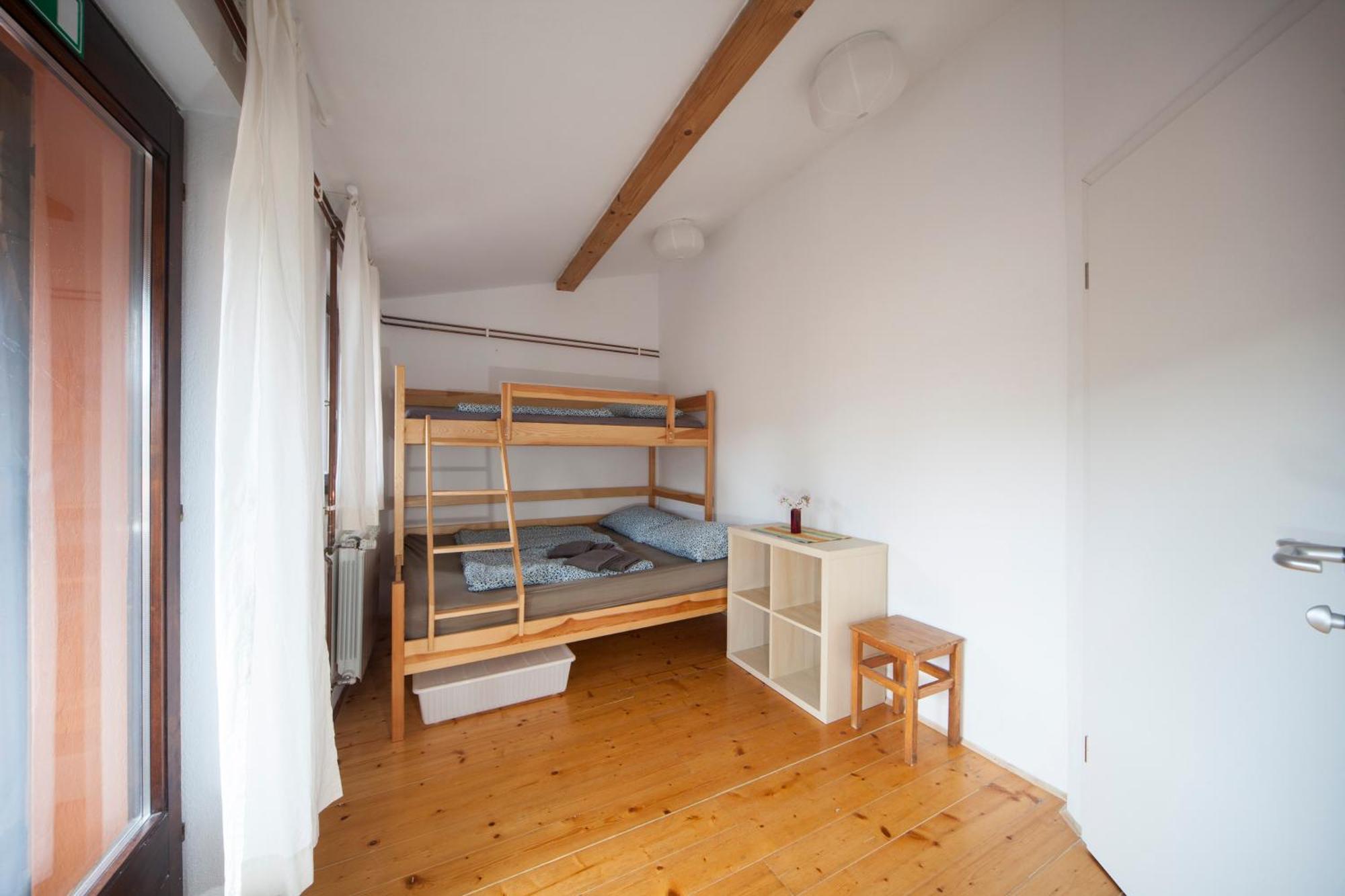 Hostel Xaxid Črni Kal Buitenkant foto